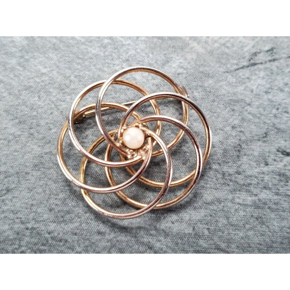 Unknown Jewelry - Gold Tone Multiple Circle Faux Pearl Brooch Pin